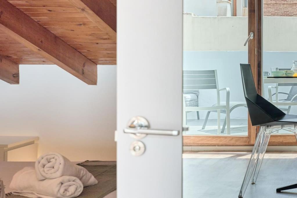Sunny Cozy Penthouse With A Terrace At Plaza Del Carmen Appartement Valencia Buitenkant foto