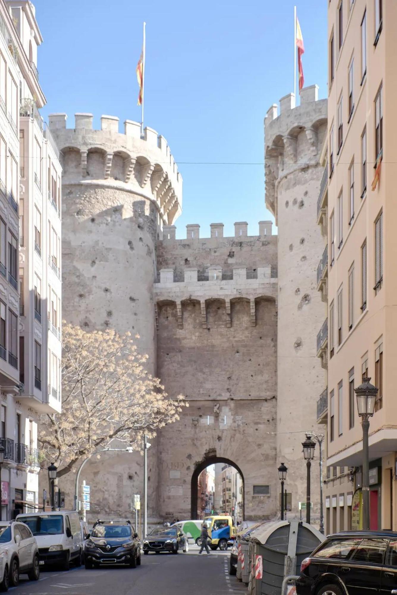 Sunny Cozy Penthouse With A Terrace At Plaza Del Carmen Appartement Valencia Buitenkant foto